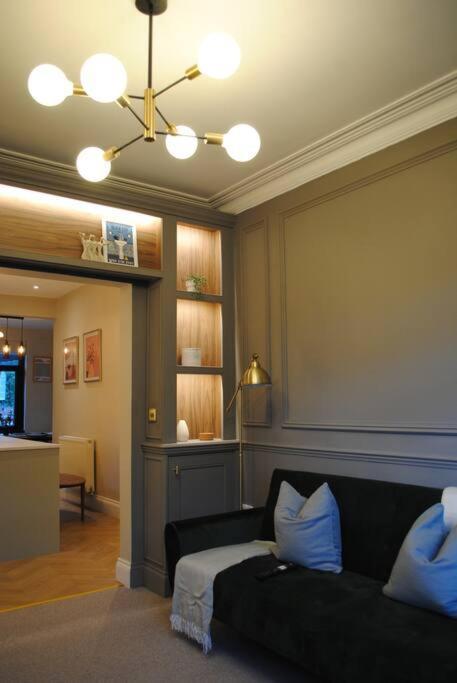 Cosy Renovated House In Warrington 빌라 외부 사진