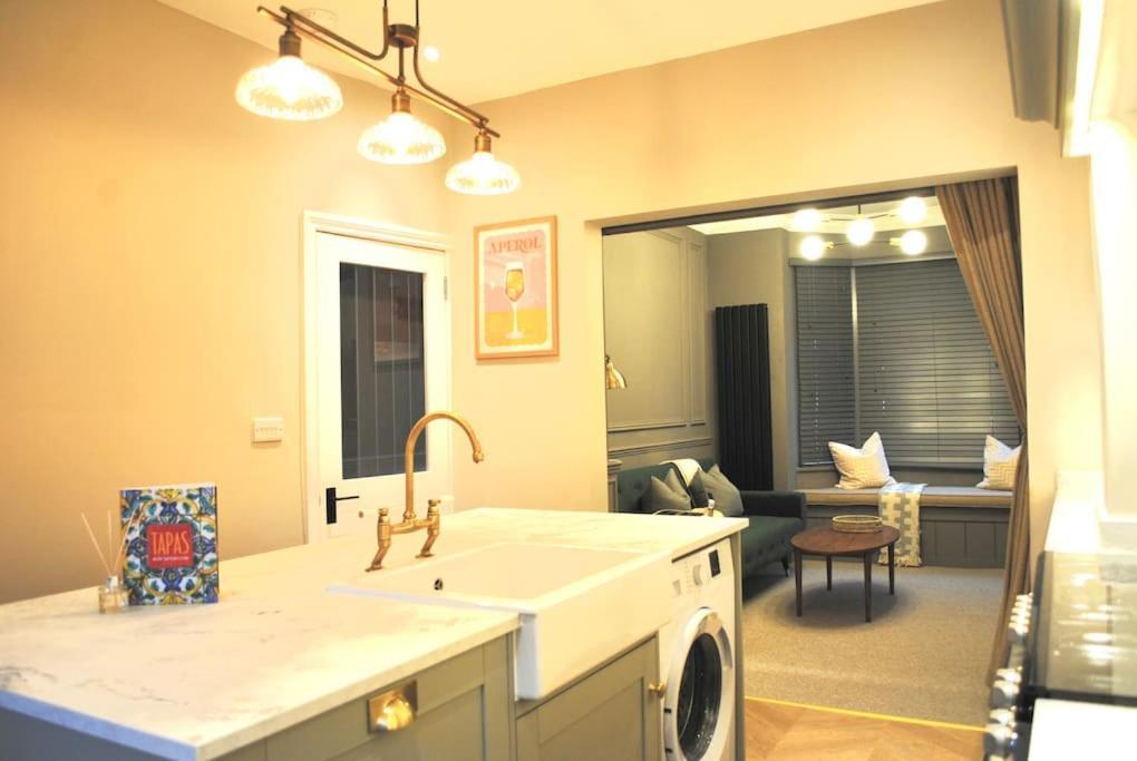 Cosy Renovated House In Warrington 빌라 외부 사진